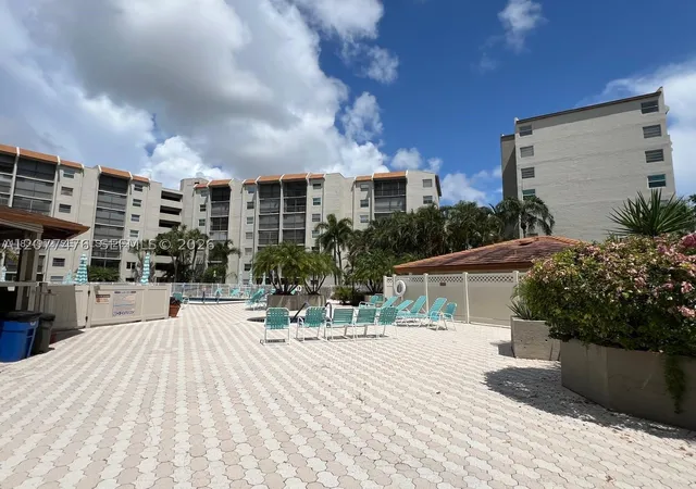 Photo 3 of Condo for sale at 3910 Inverrary Blvd #603-B, Lauderhill, FL 33319 | MLS# A12077476 | Listing updated on 2026-09-16