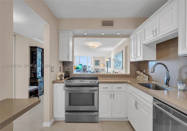 Photo 3 of Condo for sale at 20335 W Country Club Dr #2409, Aventura, FL 33180 | MLS# A12076120 | Listing updated on 2026-09-01