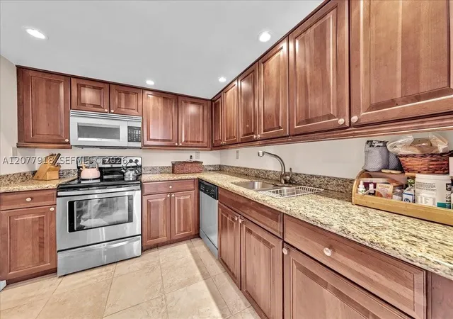 Photo 3 of Condo for sale at 17600 N Bay Rd #N503, Sunny Isles Beach, FL 33160 | MLS# A12077918 | Listing updated on 2026-09-18