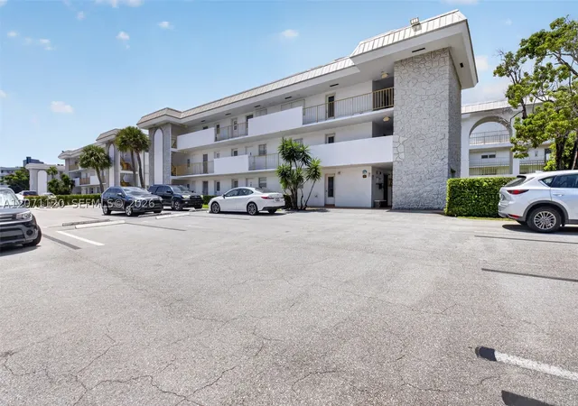 Listing Photo 1 - Condo for sale in building located at 5501 Nw 2Nd Ave, Boca Raton, FL 33487 - Unit #106