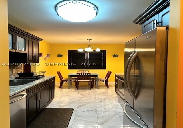 Listing Photo 5 - Condo for sale in building located at 3800 Hillcrest Dr, Hollywood, FL 33021 - Unit #412