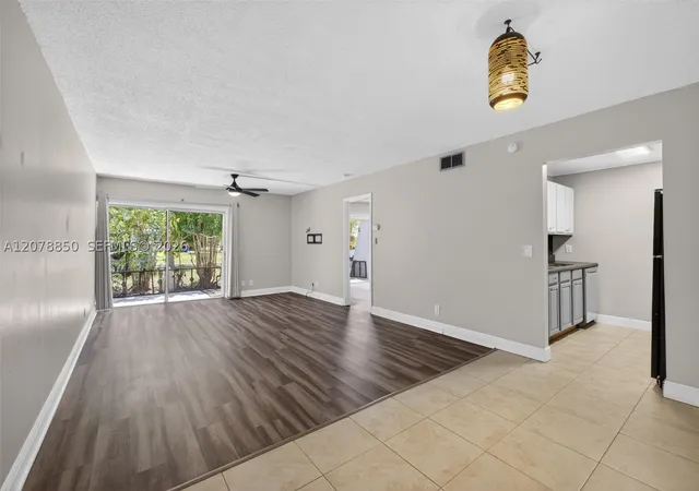 Listing Photo 2 - Condo for sale in building located at 725 Hummingbird Wy, South Palm Beach, FL 33408 - Unit #109