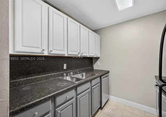 Listing Photo 3 - Condo for sale in building located at 725 Hummingbird Wy, South Palm Beach, FL 33408 - Unit #109