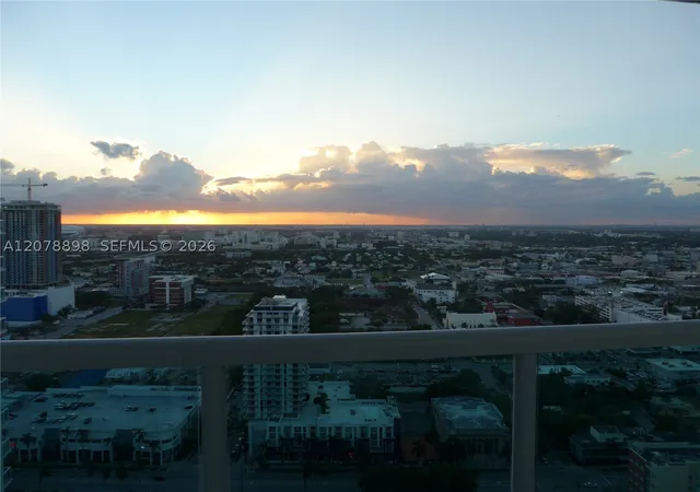 Listing Photo 1 - Condo for sale in 1800 Club located at 1800 N Bayshore Dr, Miami, FL 33132 - Unit #3710