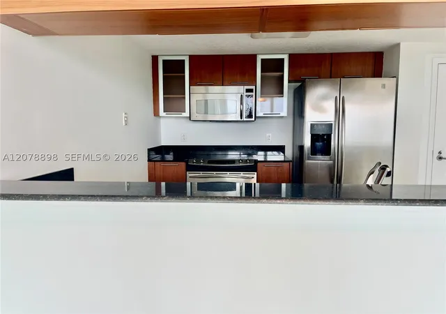 Listing Photo 5 - Condo for sale in 1800 Club located at 1800 N Bayshore Dr, Miami, FL 33132 - Unit #3710