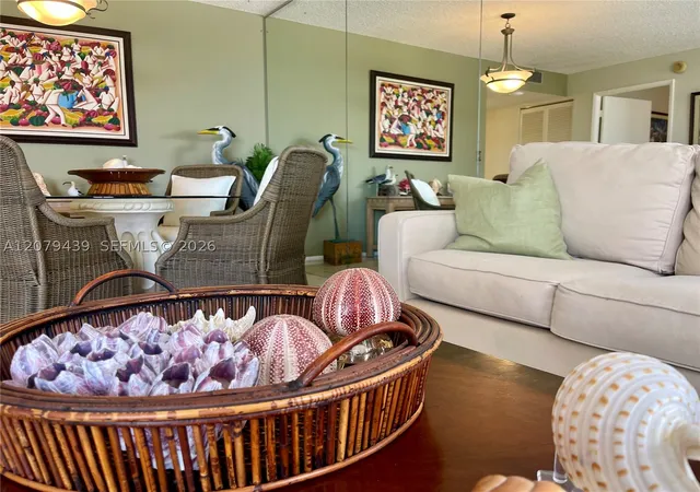 Listing Photo 4 - Condo for sale in Brickell Place located at 1901 Brickell Ave, Miami, FL 33129 - Unit #B506