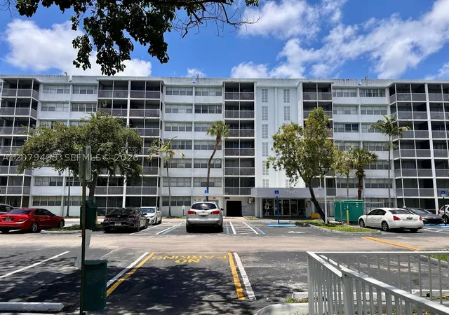 Listing Photo 2 - Condo for sale at Ellington, Unit 411 700 Nw 214Th St, Ellington, Miami, FL 33169 | Built Year: 1974-2003