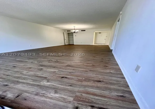 Listing Photo 4 - Condo for sale at Ellington, Unit 411 700 Nw 214Th St, Ellington, Miami, FL 33169 | Built Year: 1974-2003