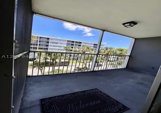 Listing Photo 5 - Condo for sale at Ellington, Unit 411 700 Nw 214Th St, Ellington, Miami, FL 33169 | Built Year: 1974-2003