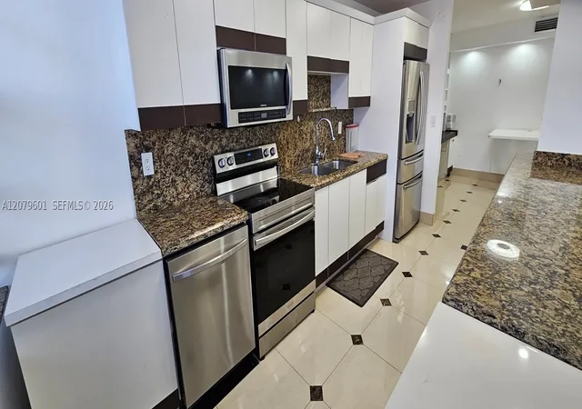 Listing Photo 3 - Condo for sale in building located at 18051 Biscayne Blvd, Aventura, FL 33160 - Unit #1501