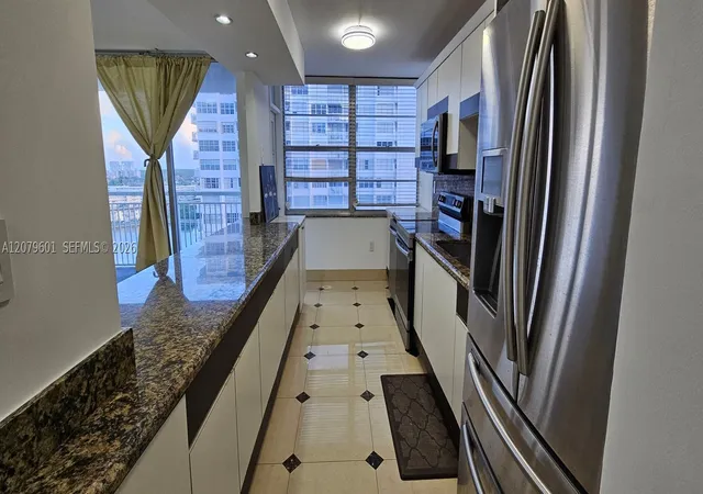 Listing Photo 5 - Condo for sale in building located at 18051 Biscayne Blvd, Aventura, FL 33160 - Unit #1501