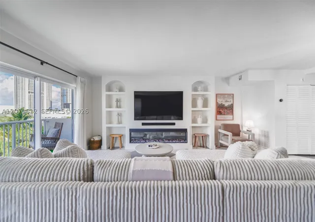 Listing Photo 4 - Condo for sale in building located at 17800 Atlantic Blvd, Sunny Isles Beach, FL 33160 - Unit #PH14