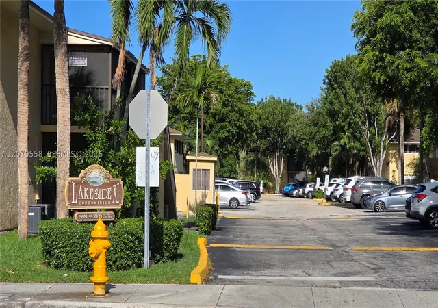 Listing Photo 4 - Condo for sale in Lakeside XI Condo located at 15619 Sw 73Rd Cir Ter, Miami, FL 33193 - Unit #10-8