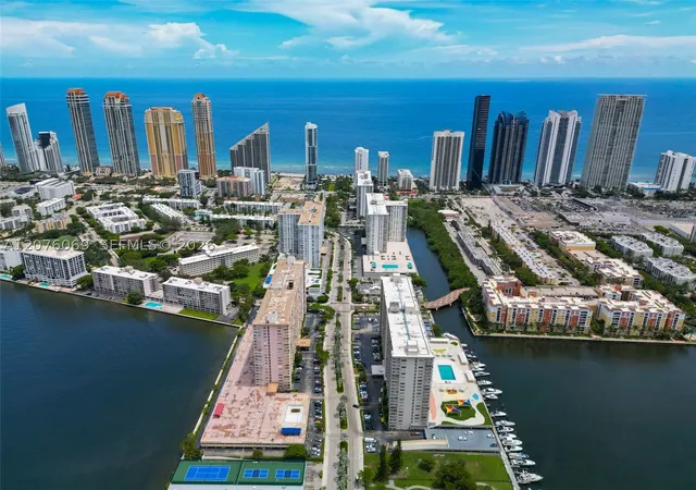 Listing Photo 3 - Condo for sale in building located at 250 174Th St, Sunny Isles Beach, FL 33160 - Unit #2304
