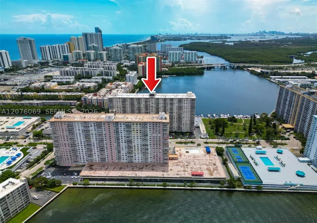 Listing Photo 4 - Condo for sale in building located at 250 174Th St, Sunny Isles Beach, FL 33160 - Unit #2304