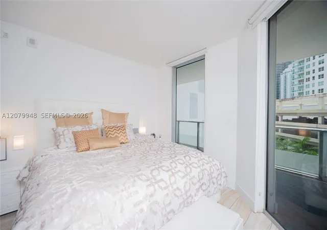 Listing Photo 2 - Condo for sale in Brickell House located at 1300 Brickell Bay Dr, Miami, FL 33131 - Unit #710