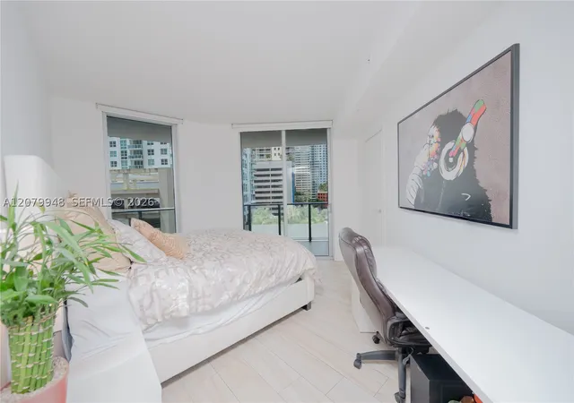 Listing Photo 5 - Condo for sale in Brickell House located at 1300 Brickell Bay Dr, Miami, FL 33131 - Unit #710