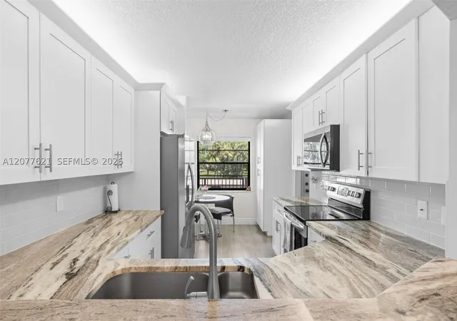 Listing Photo 3 - Condo for sale in building located at 9170 Sw 14Th St, Boca Raton, FL 33428 - Unit #4206