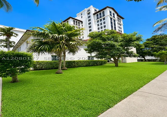 Listing Photo 4 - Condo for sale in building located at 215 Sidonia Ave, Coral Gables, FL 33134