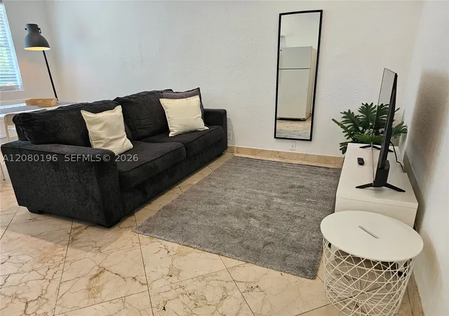 Listing Photo 5 - Condo for sale in building located at 500 14Th St, Miami Beach, FL 33139 - Unit #203