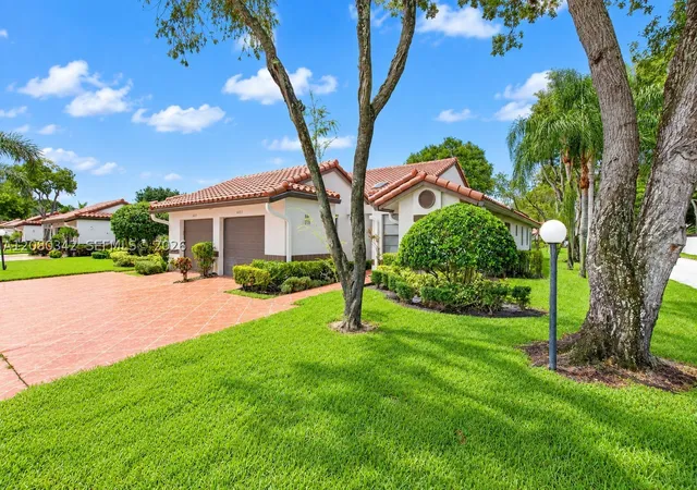 Photo 3 of Sale Pending at 6063 Kings Gate Cir #0, Delray Beach, FL 33484 | MLS# A12080342 | Listing updated on 2026-09-02