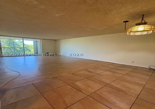 Listing Photo 5 - Condo for sale in building located at 3261 Holiday Springs Blvd, Margate, FL 33063 - Unit #401