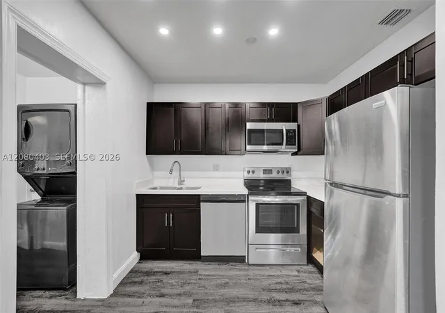 Photo 4 of Single family home for sale at 1516 NW 6th Avenue, Fort Lauderdale, FL 33311 | MLS# A12080403 | Listing updated on 2026-08-31