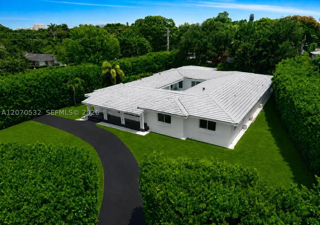Photo 3 of Single family home for sale at 4001 Monserrate St, Coral Gables, FL 33146 | MLS# A12070532 | Listing updated on 2026-09-13