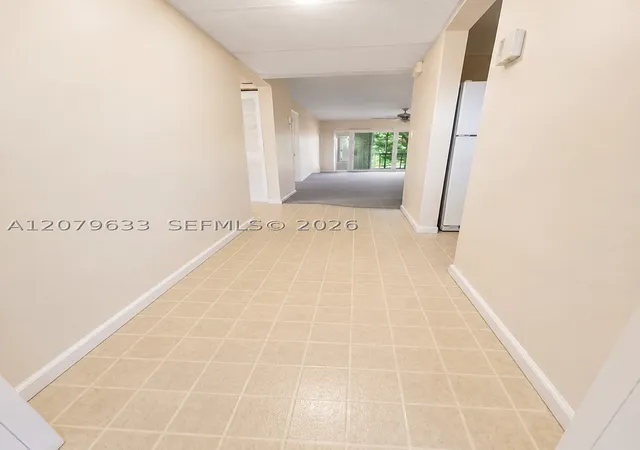 Listing Photo 4 - Condo for sale in building located at 1035 Country Clb Dr, Margate, FL 33063 - Unit #408