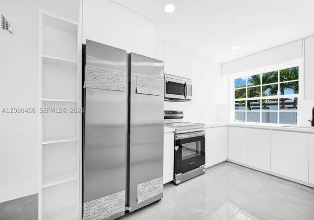 Photo 2 of Single family home for sale at 4040 Sw 108th Avenue, Miami, FL 33165 | MLS# A12080456 | Listing updated on 2026-09-15