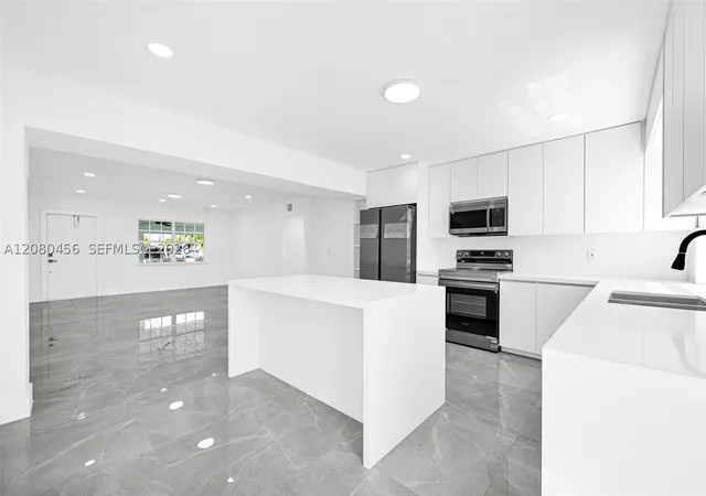 Photo 3 of Single family home for sale at 4040 SW 108th Avenue, Miami, FL 33165 | MLS# A12080456 | Listing updated on 2026-09-15