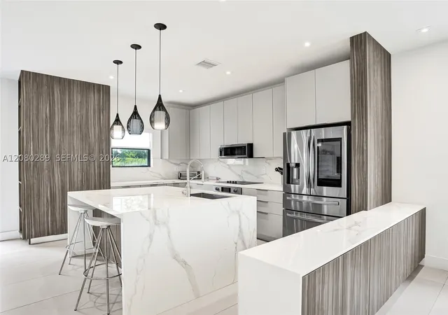 Photo 3 of Single family home for sale at 606 Ne 191st Terrace, Miami, FL 33179 | MLS# A12080289 | Listing updated on 2026-09-01