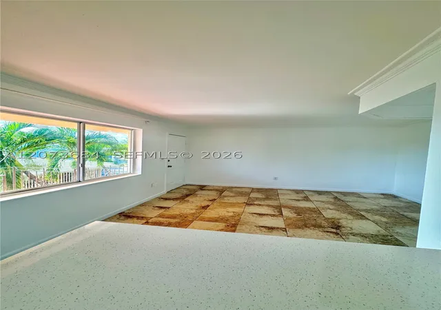 1020 SW 7 Th #9