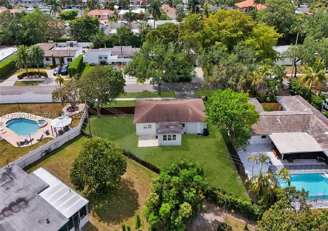 Photo 3 of Single family home for sale at 2125 Alamanda Dr, North Miami, FL 33181 | MLS# A12080462 | Listing updated on 2026-08-31
