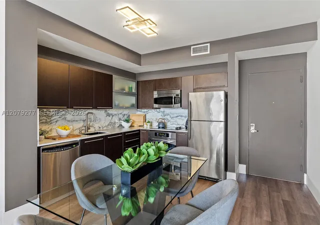 Listing Photo 5 - Condo for sale in The Ivy at Riverfront located at 90 Sw 3Rd St, Miami, FL 33130 - Unit #1506