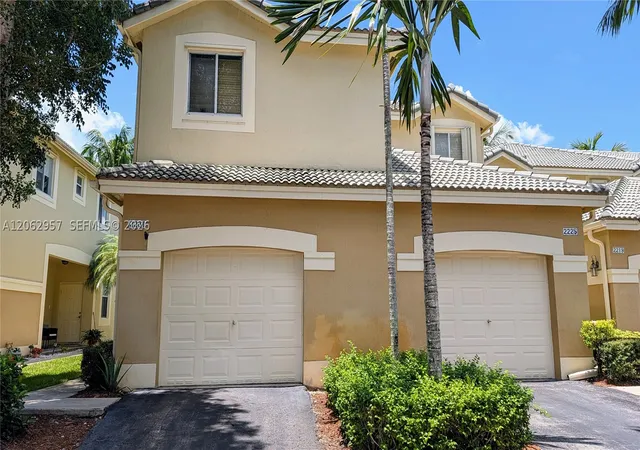 Photo 3 of Townhouse for sale at 2231 N Cordoba Bnd, Weston, FL 33327 | MLS# A12062957 | Listing updated on 2026-08-31