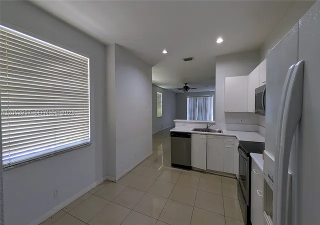 Photo 4 of Townhouse for sale at 2231 N Cordoba Bnd, Weston, FL 33327 | MLS# A12062957 | Listing updated on 2026-08-31
