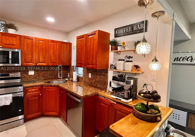 Listing Photo 3 - Condo for sale in building located at 4511 S Carambola Cir, Coconut Creek, FL 33066 - Unit #27300