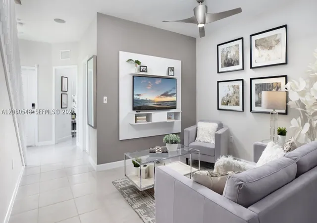Photo 3 of Sale Pending at 2528 SE 25 Road, Homestead, FL 33035 | MLS# A12080548 | Listing updated on 2026-09-14