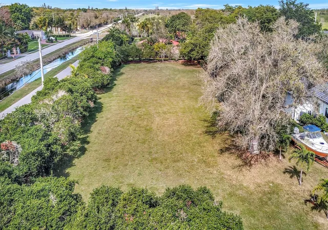 Photo 4 of Land for sale at 28 SW Street, Davie, FL 33330 | MLS# A12080563 | Listing updated on 2026-09-03