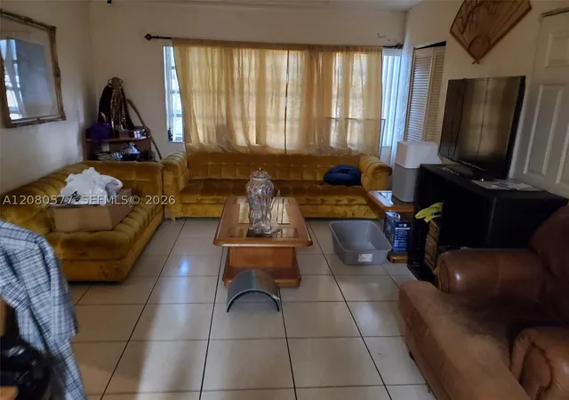 Listing Photo 5 - Condo for sale in building located at 36 W 37th St, Hialeah, FL 33012