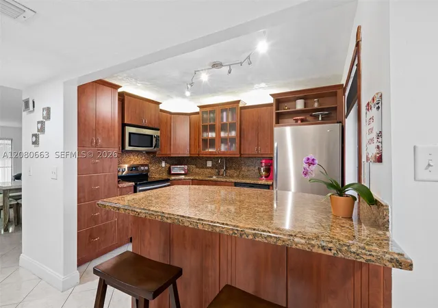 Photo 3 of Condo for sale at 197 Lakeview Dr #102, Weston, FL 33326 | MLS# A12080663 | Listing updated on 2026-09-08