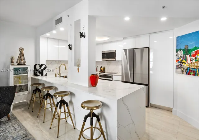 Photo 3 of Condo for sale at 701 Brickell Key Blvd #707, Miami, FL 33131 | MLS# A12079326 | Listing updated on 2026-09-01