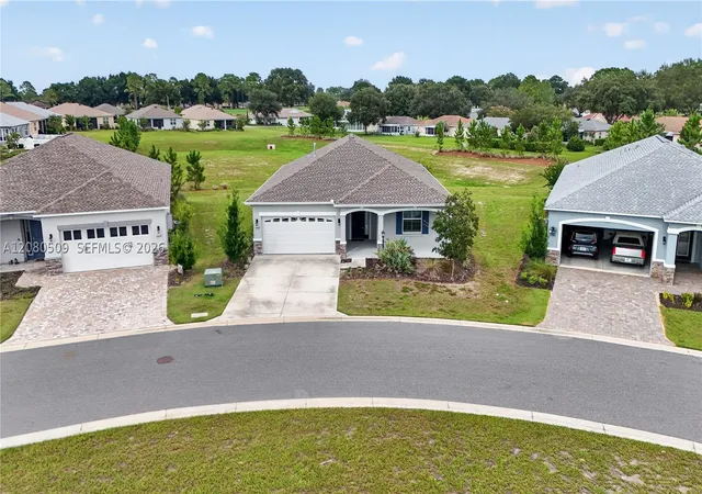 Photo 3 of Single family home for sale at 9737 Southwest 100th Ave Rd, Ocala, FL 34481 | MLS# A12080509 | Listing updated on 2026-09-04