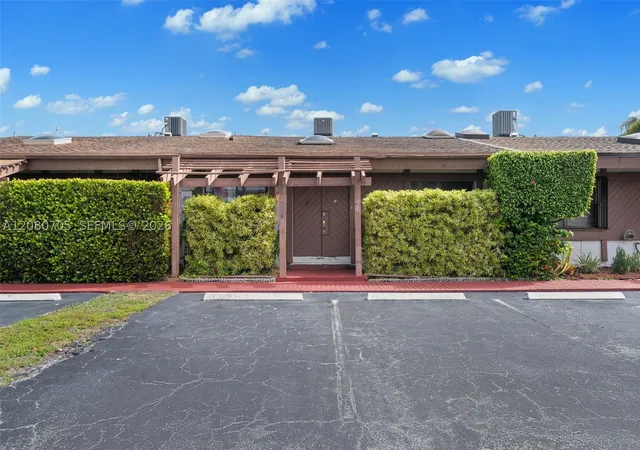 Townhouse for sale at 2679 S Parkview Dr, Hallandale Beach, FL 33009 | MLS# A12080705