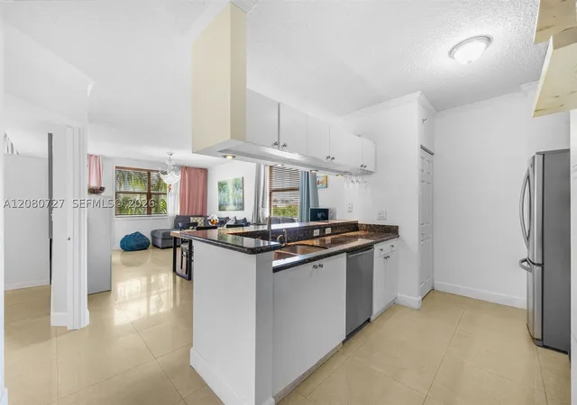 Photo 2 of Condo for sale at 17150 N Bay Rd #2516, Sunny Isles Beach, FL 33160 | MLS# A12080727 | Listing updated on 2026-09-01