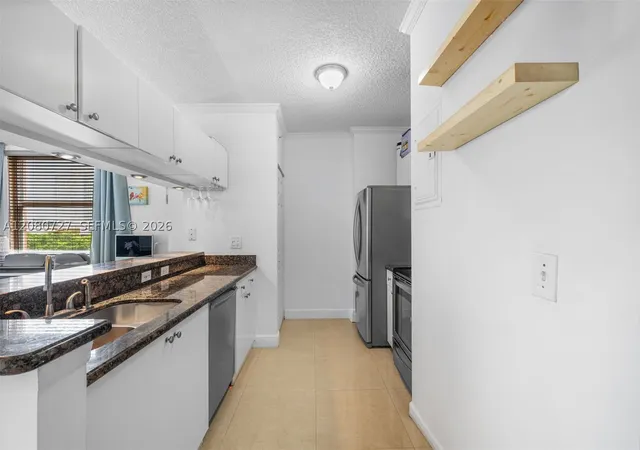 Photo 3 of Condo for sale at 17150 N Bay Rd #2516, Sunny Isles Beach, FL 33160 | MLS# A12080727 | Listing updated on 2026-09-01