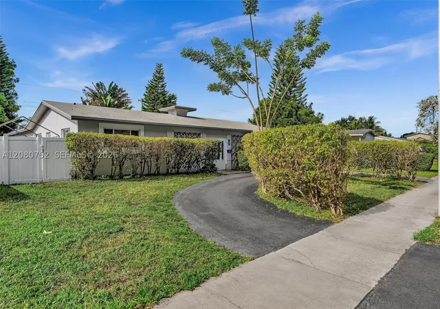 Photo 2 of Single family home for sale at 4810 Johnson St, Hollywood, FL 33021 | MLS# A12080752 | Listing updated on 2026-09-14