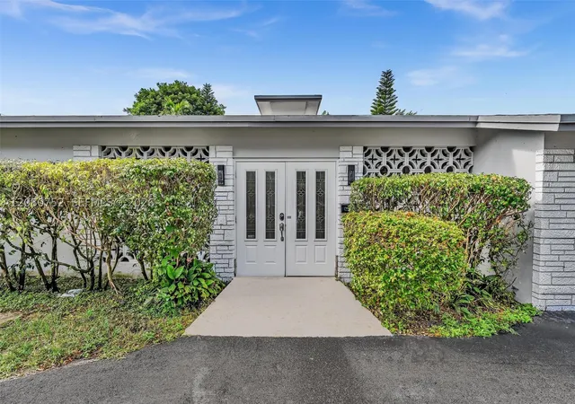Photo 3 of Single family home for sale at 4810 Johnson St, Hollywood, FL 33021 | MLS# A12080752 | Listing updated on 2026-09-14