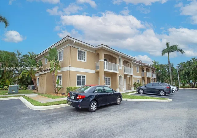 Photo 3 of Condo for sale at 911 Hillcrest Ct #7, Hollywood, FL 33021 | MLS# A12072756 | Listing updated on 2026-09-09